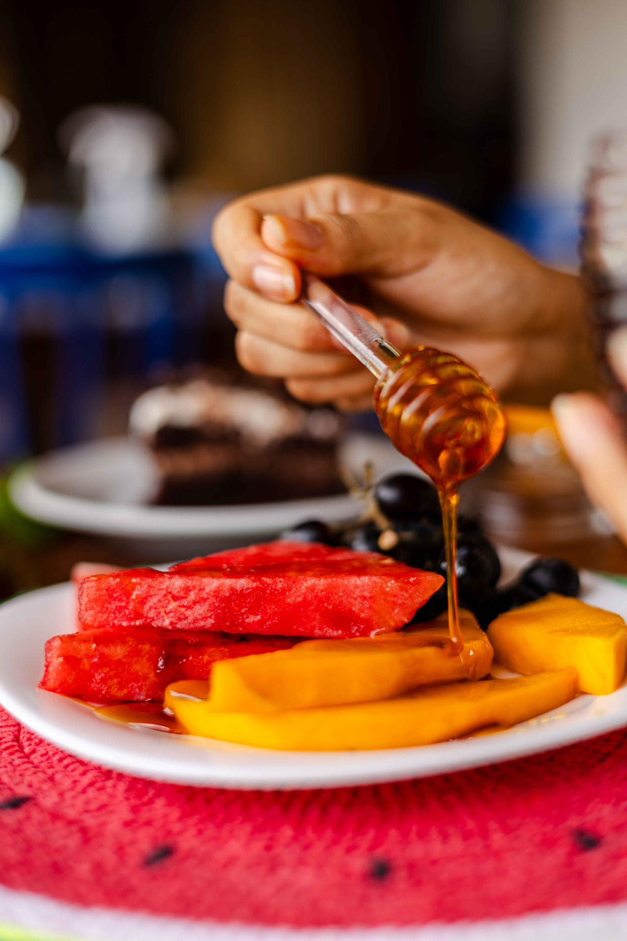 Frutas frescas com mel servidas no café da manhã da Vila Gallina